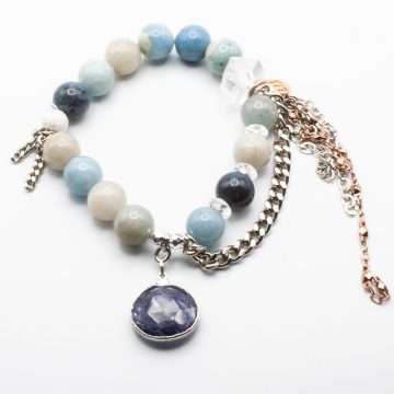 Trolleite with an Apatite Pendant