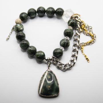 Seraphinite with an Agate Pendant