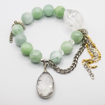Jade with an Aquamarine Pendant